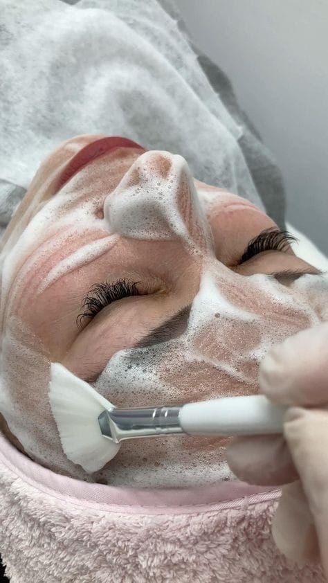 Procedură curățare dermatologică – Juvena